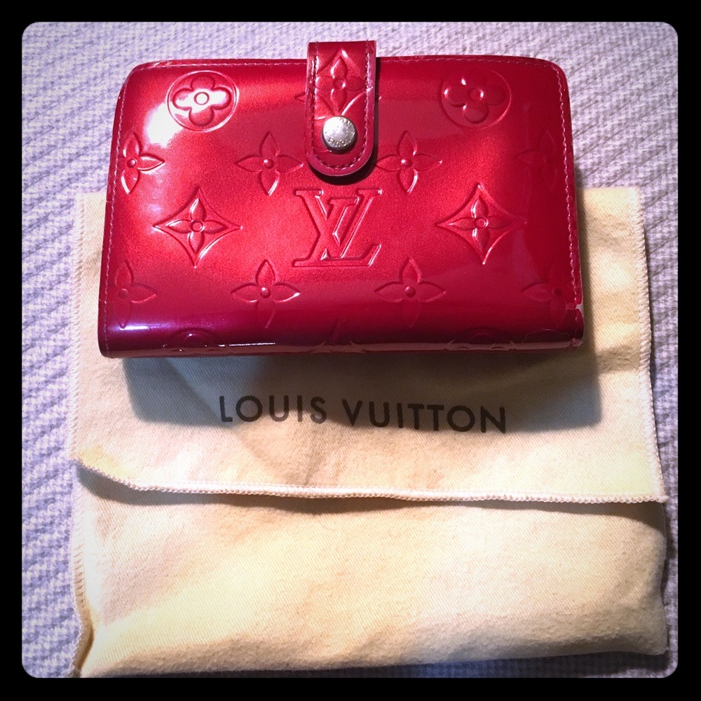 Offers👌🏻Louis Vuitton Red Vernis KissLock Wallet